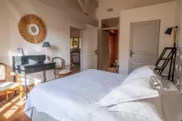 Hotel et Appartements Domaine des Clos - Teritoria فنادق في Beaucaire