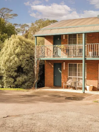 Hepburn Springs Motor Inn Отели в г. Яндойт