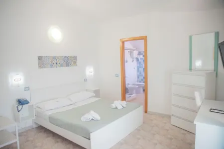 Le Tre Caravelle Hotel Отели в г. Палинуро