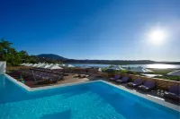 The Royal Hotel Hotel di Perama