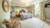 The Feathers Holt Hotel a Holt