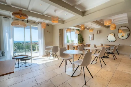 Hôtel le Pré Saint Michel Отели в г. Маноск