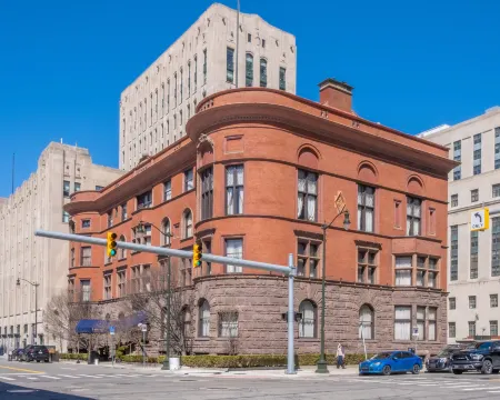 The Detroit Club Отели рядом с достопримечательностью «Joe Louis Monument»