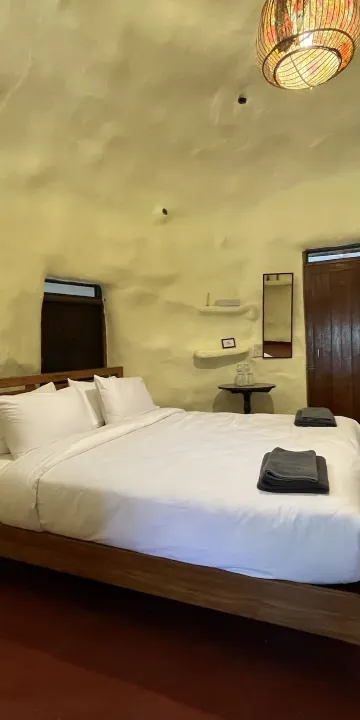 ราวด์เฮาส์ (ห้องถ้ำ)