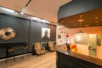 Florida Park Hotel, Florida Road