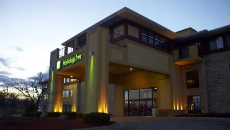 Holiday Inn Pewaukee-Milwaukee West Отели в г. Пеуоки