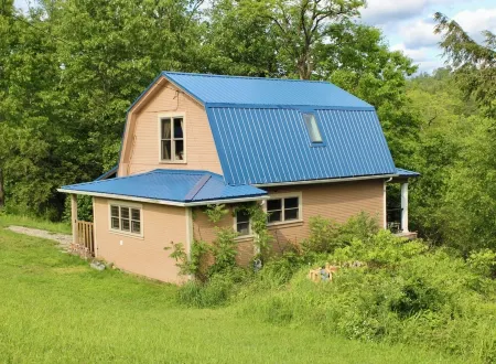 Charming 1920s Hillside Home Overlooking Valley and Rails-To-Trails Отели в г. Кларион Каунти