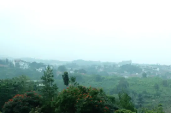 อพาร์ทเมนท์ 2 ห้องนอนง่ายๆ (ไม่มีห้องครัว) ที่ Marbella Suites Dago Pakar Bandung