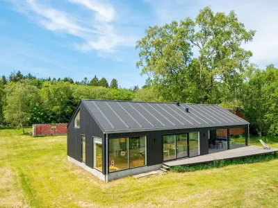 Luxury Retreat in Silkeborg - By Traum Hotels near Funder Ådal and Hørbylunde Bakker
