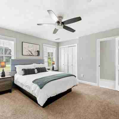 Mansion with Private Pool Bsktball Tennis Courts Rooms