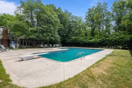 Cozy Fall Home with 4Br and Fireplace