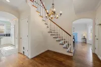 Luxury 6 Br·7 Beds·3.5 BA House in Charming Marblehead & Walkable to the Ocean