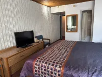 Smartwood Inn Hotels in Osseo