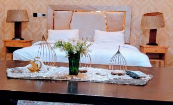 Nuitdeparis quest house and restaurant