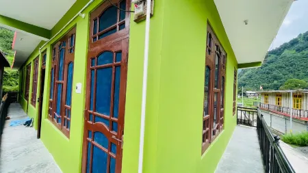 JIYAHA WATERFALL AND SNOW VIEW Homestay