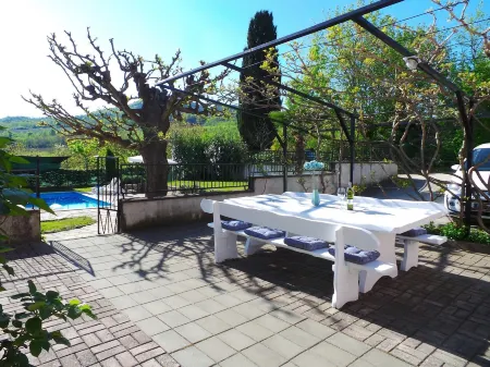 Guest House Valentino Отели в г. Крушвари