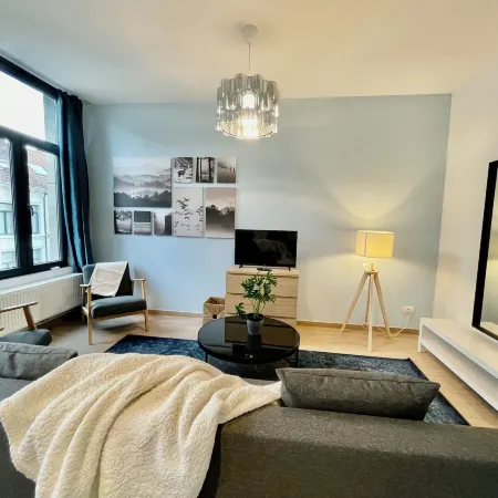 One Lux Stay Near Fashion District