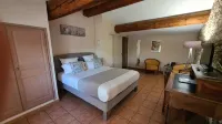 Logis Hôtel la Bastide Saint Bach Hôtels à : Tulette