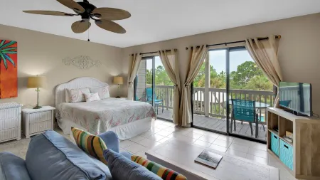 2 Minutes to the Beach & Dog Friendly - Sleeps 4