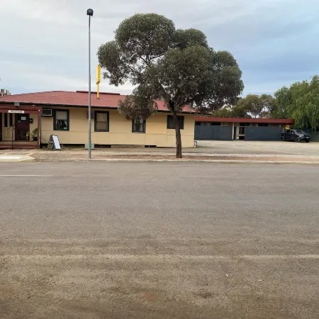 Hawker Hotel Motel