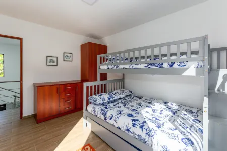 Ultramodern Townhome with an Inviting Coastal Design and Lush Outdoor Oasis with a Private Pool Отели рядом с достопримечательностью «Плайя Потреро, Коста-Рика»