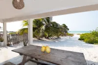 Arena y Mar Beachfront House, El Cuyo by the Spot Rentals