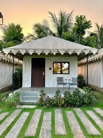 La Casa Club & Resort Отели в г. Навсари