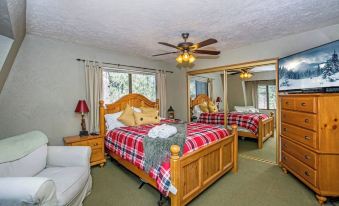 88 Acres Cottage in Big Bear w HotTub