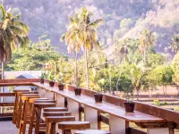 Mango Lodge Hotels in West Praya
