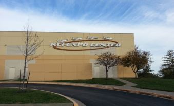 Super 8 by Wyndham Kansas City Airport North