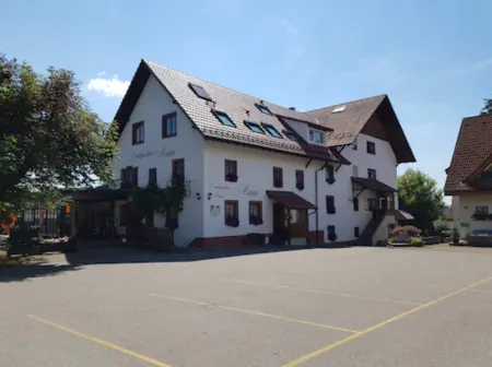 Landgasthaus Hotel Maien Отели в г. Штайнен