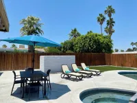 Cozy retreat with private pool in the heart of the desert