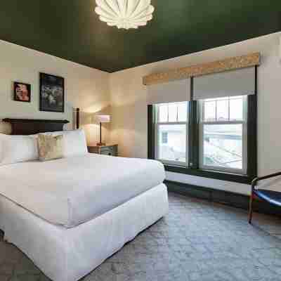 The Whitlock by the Lenox Collection Rooms