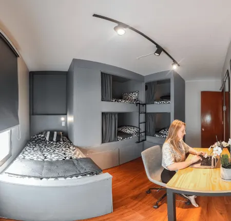 Hostel La Moneda Отели рядом с достопримечательностью «Культурный центр, монетный двор и площадь Сьюдадана»