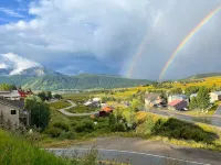 Modern 2BR on Mountain | Hot Tub | Walk to Resort Hotels in Crested Butte