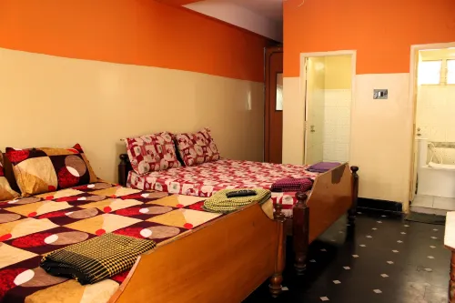 I-ROOMZ Surya Deluxe Lodge Hotel di Chikkaballapura
