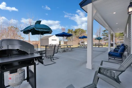 Captivating Marsh Views and Beach Proximity - Stunning Family Retreat Отели рядом со станцией Cumberland Amtrak Station