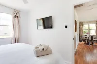 Cottage Charmer-Walkable/Bars/Restaurants/Pets ok