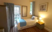 Rochester Suite in 17th century Orton Hall Hotels near Junction 38 Services