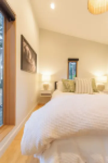 New Luxury Cottage Minutes To Beach & Town!