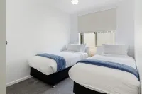 Stylish 5-Bedroom Home Geographe Hotels in Geographe