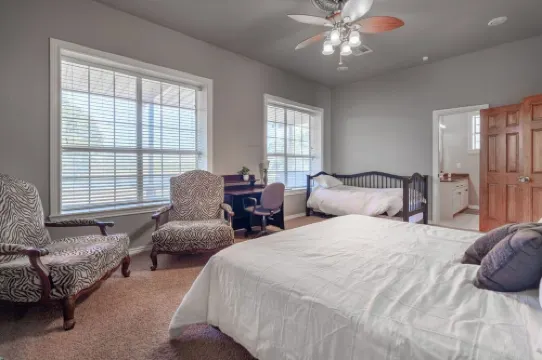 Friede's Hideaway - The perfect retreat with a private pond, hot tub & much more