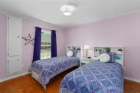 New! LaMoyne's Place - Charming 2-bedroom cottage in the B&B capitol of Texas