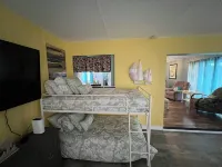 Cozy home on a fresh water canal 2-bedroom house in with high-speed WiFi Hotel a Port Charlotte