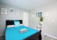 12 minutes to Wet 'n Wild Water Park! Family-sized 3 bedroom cozy happy home!