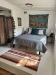 Reel Haus, Charming Cottage on Lake Dunlap, Heated  pool and River access