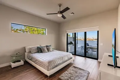 Skyline Paradise Charming 5-bedroom house with WiFi and AC in lovely Cape Coral