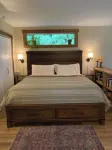 Oly Oasis - charming bungalow in Olympia with WiFi, AC and your own backyard!!