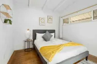 บ้านวิวสวนศตวรรษที่ฝ่ายกลางที่จอดรถ