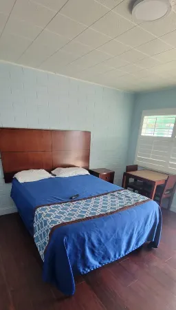 Wiebe Motel Отели в г. Сан Хуан Баутиста